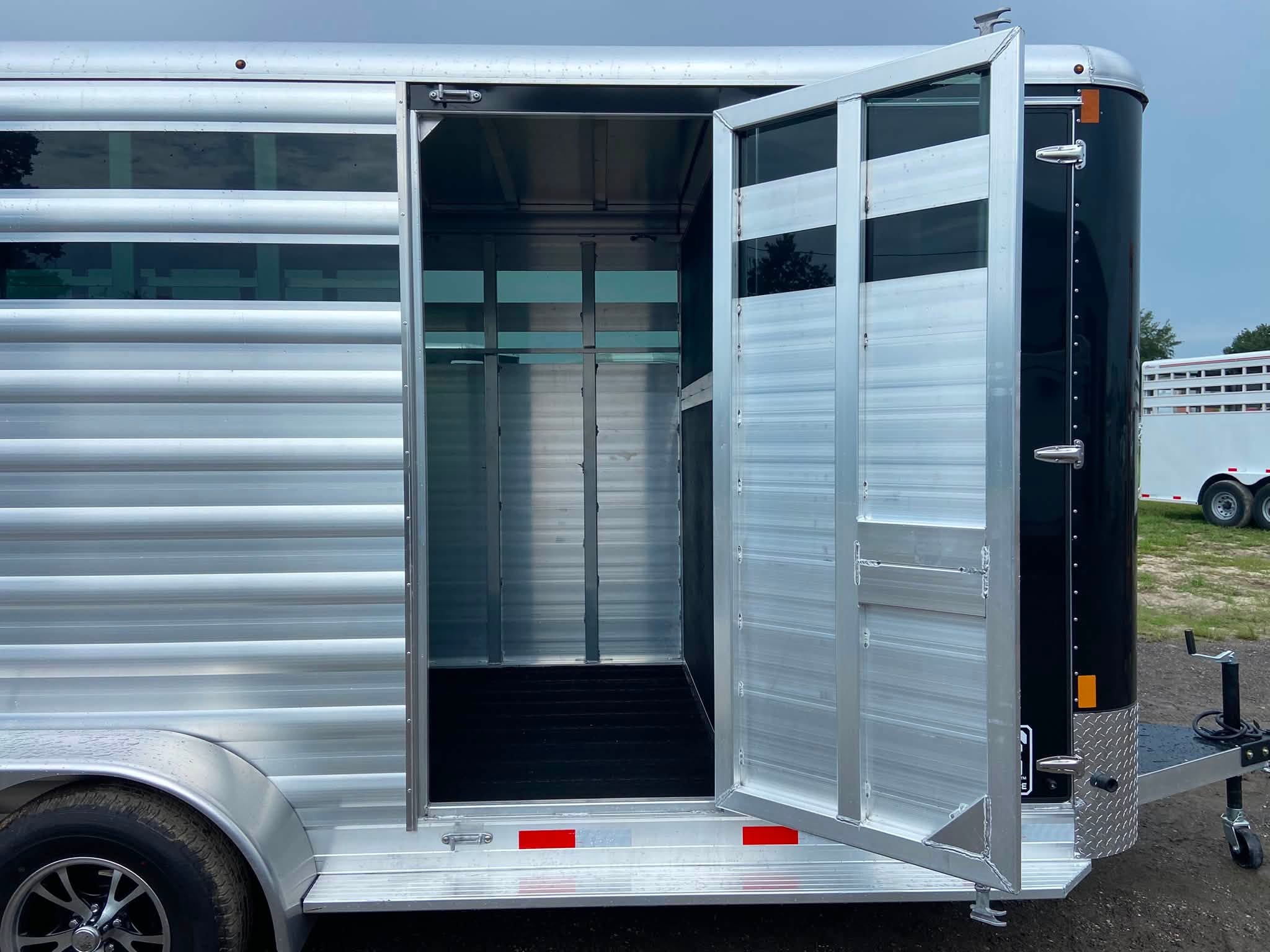 Trailer Photo 8