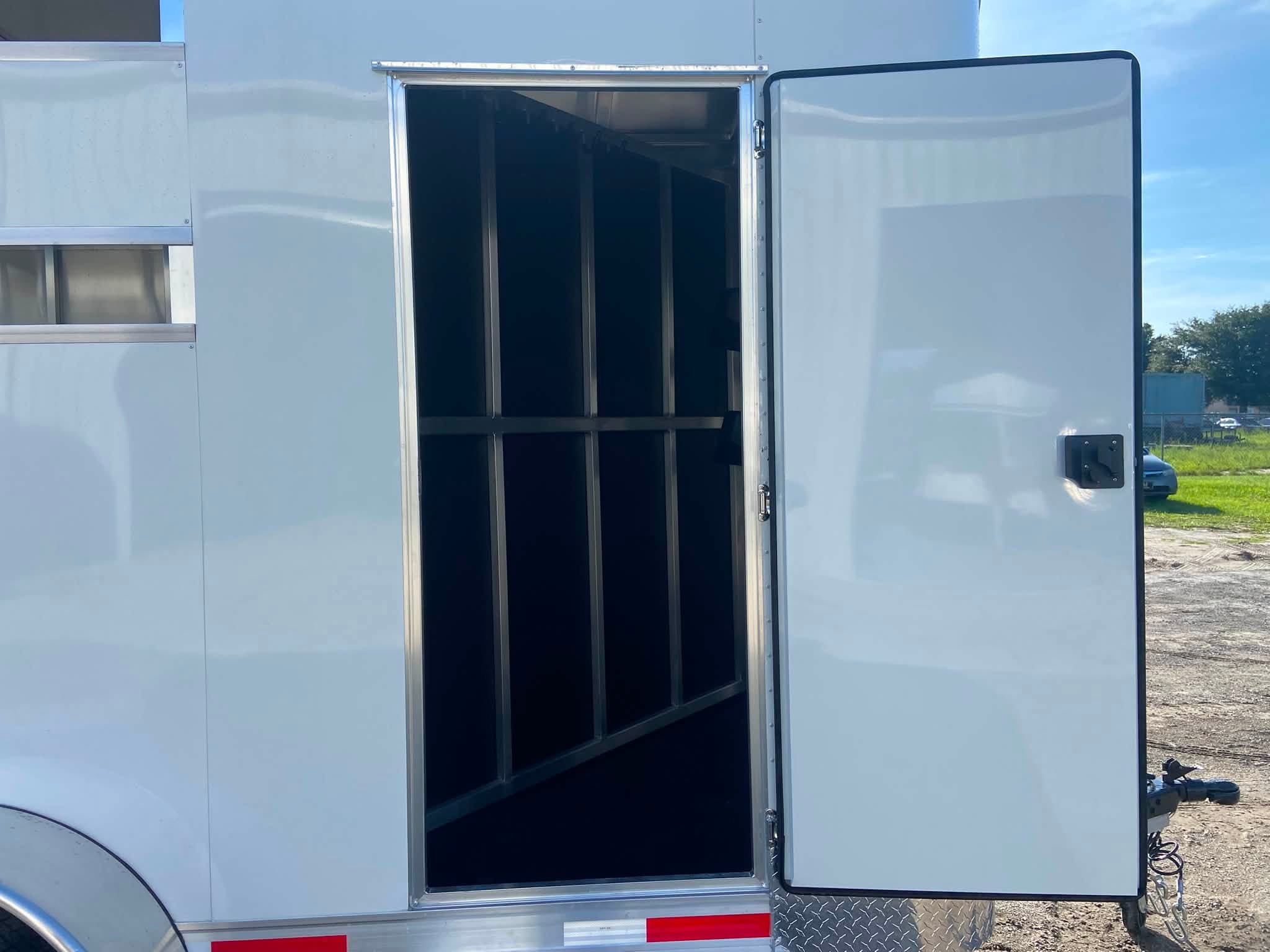 Trailer Photo 8
