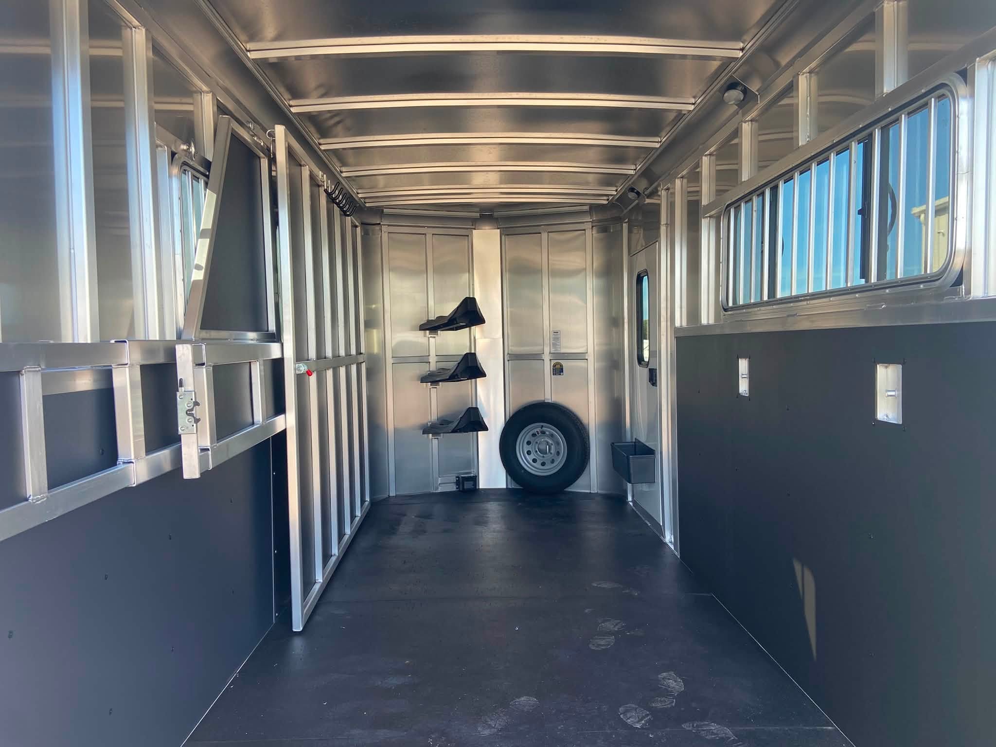 Trailer Photo 10