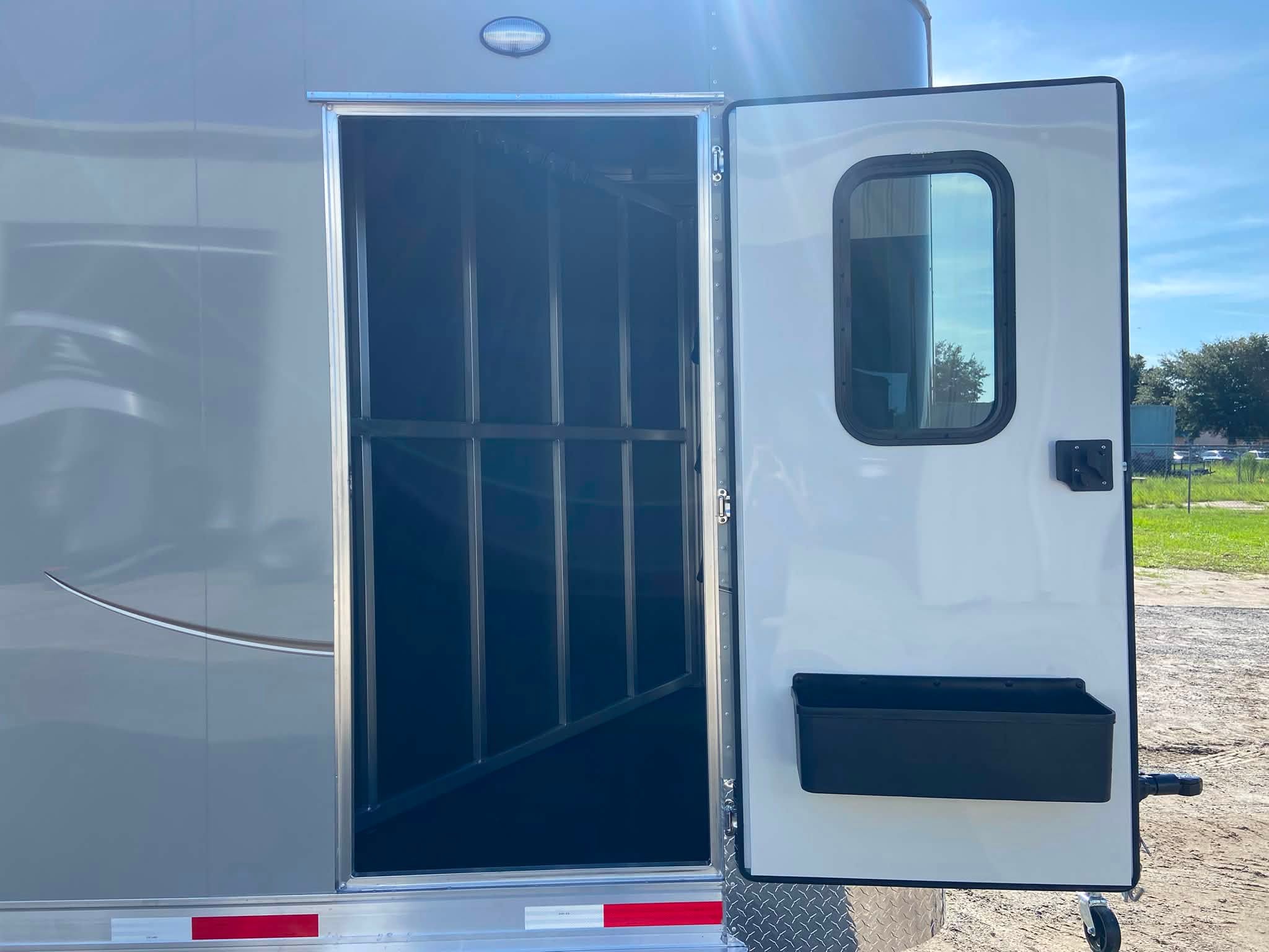 Trailer Photo 12