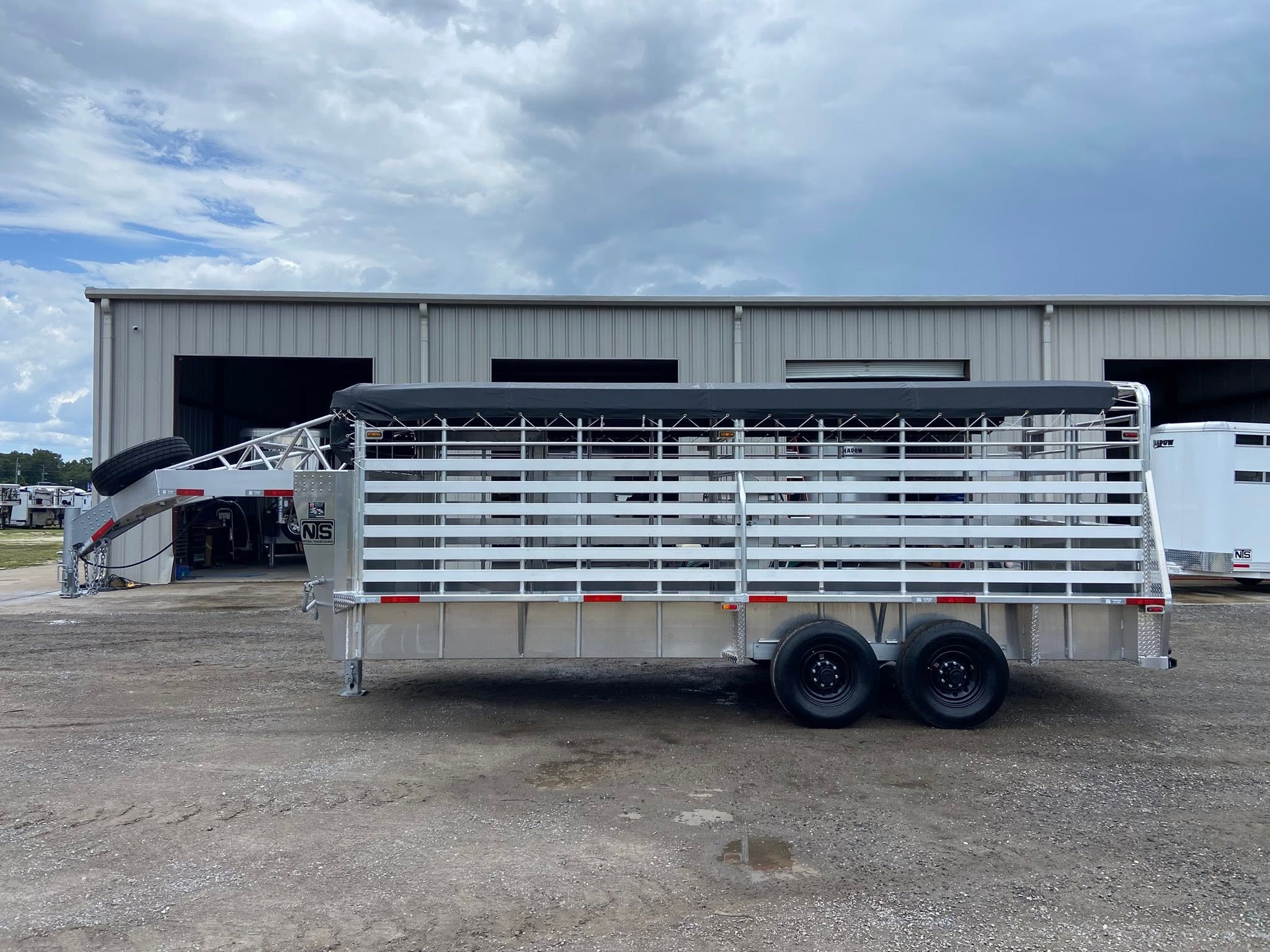2026 WW 20' Livestock Gooseneck Trailer